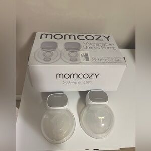 Mom cozy hands free breast pumps